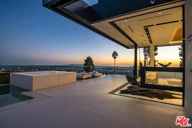 Photo of 1561 BLUE JAY Way, Los Angeles, CA 90069