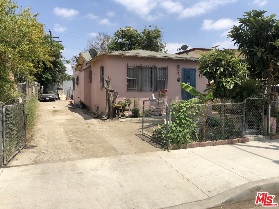 8812 COMPTON AVENUE, LOS ANGELES, CA 90002