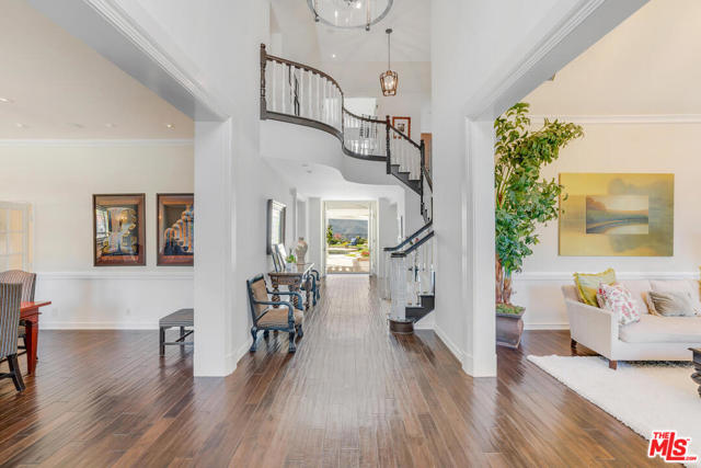 6 Bed Home for Sale in Pacific Palisades, California