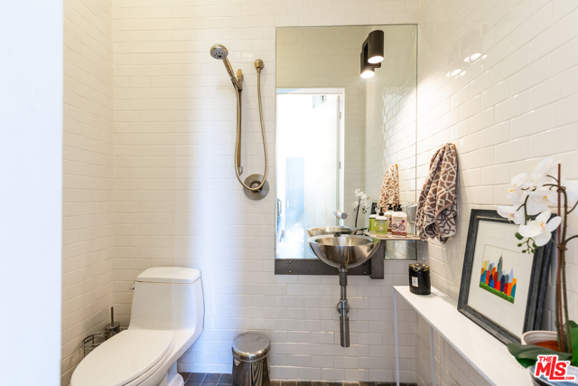 1 Bed Home for Sale in Los Angeles, California