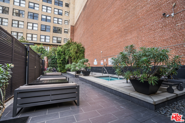 1 Bed Home for Sale in Los Angeles, California
