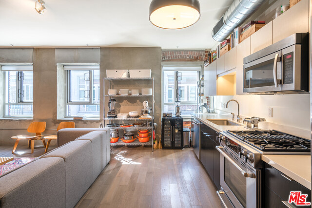 1 Bed Home for Sale in Los Angeles, California