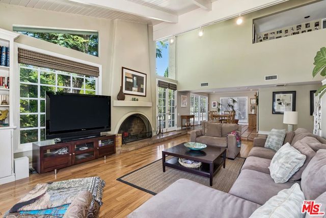 5 Bed Home for Sale in Encino, California