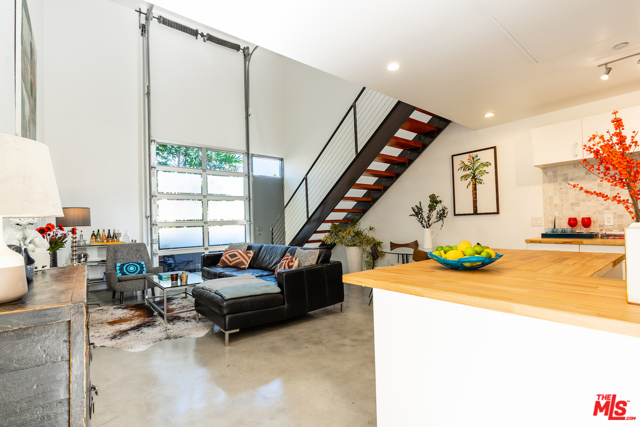 1 Bed Home for Sale in Los Angeles, California