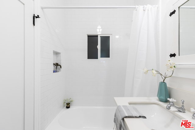 1 Bed Home for Sale in Los Angeles, California