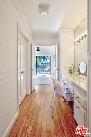 Grand entry into Mastersuite/ Vanity