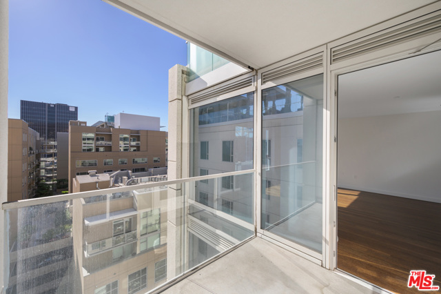 1 Bed Home for Sale in Los Angeles, California