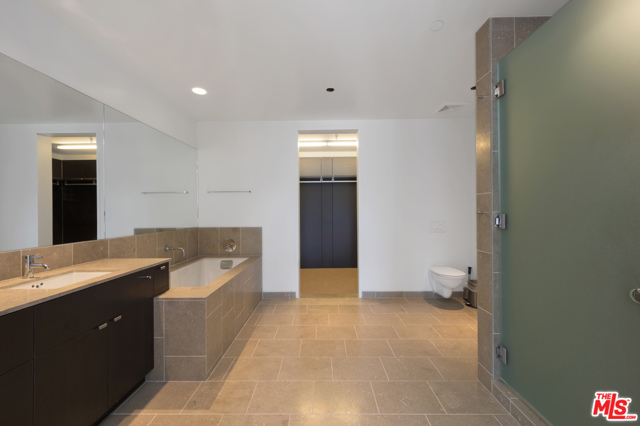 1 Bed Home for Sale in Los Angeles, California