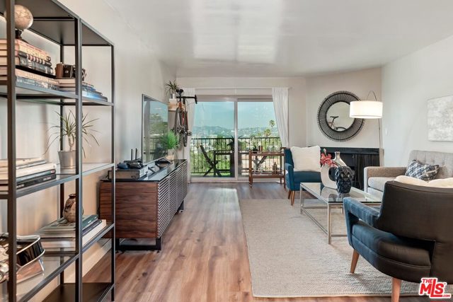 1 Bed Home for Sale in Los Angeles, California