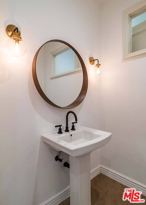5 Bed Home for Sale in Venice, California