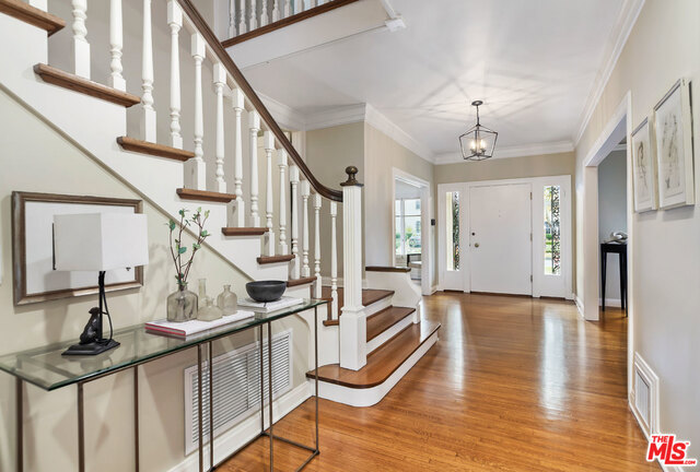 5 Bed Home for Sale in Los Angeles, California