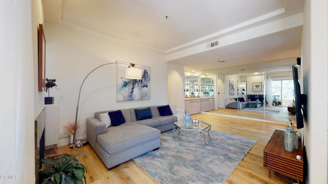 Detail Gallery Image 1 of 1 For 4830 Elmwood Ave #105,  Los Angeles,  CA 90004 - 2 Beds | 2 Baths