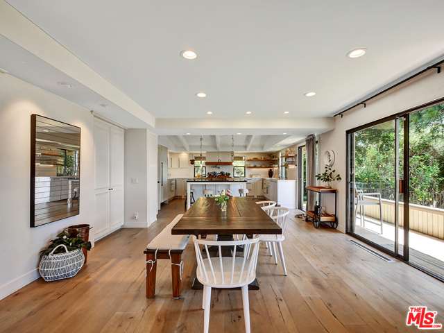 Great Dining Area wi Ocean Views