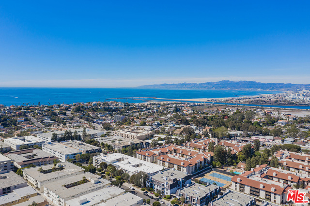 1 Bed Home for Sale in Playa del Rey, California