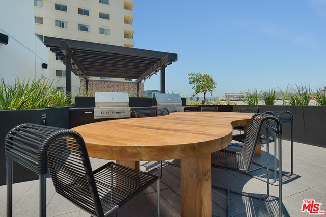 1 Bed Home for Sale in Los Angeles, California