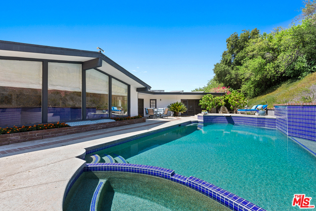 5 Bed Home for Sale in Encino, California