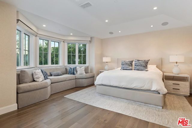 5 Bed Home for Sale in Los Angeles, California