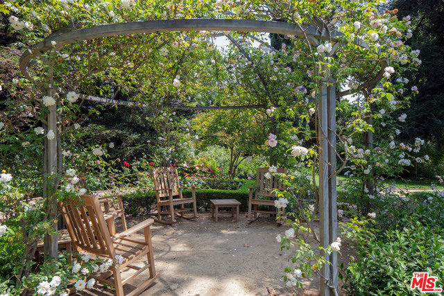 5 Bed Home for Sale in Los Angeles, California