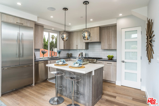 2423 Rockefeller Lane, Redondo Beach, California 90278, 5 Bedrooms Bedrooms, ,5 BathroomsBathrooms,Residential,Sold,Rockefeller,20581390