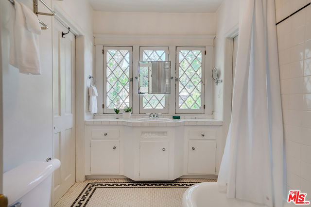 4 Bed Home for Sale in Los Angeles, California