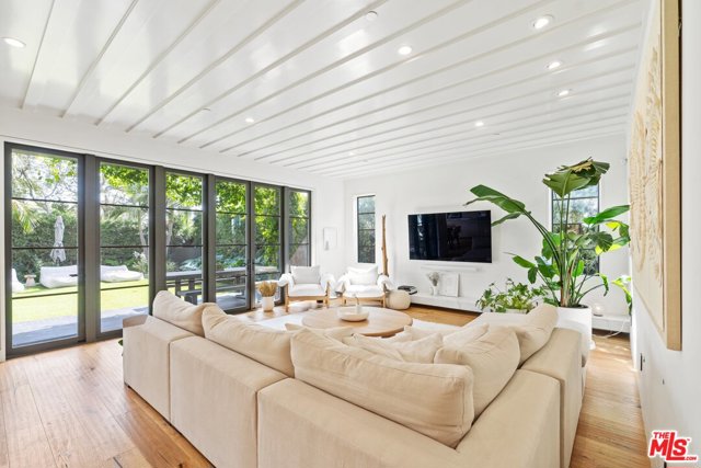 5 Bed Home for Sale in Los Angeles, California