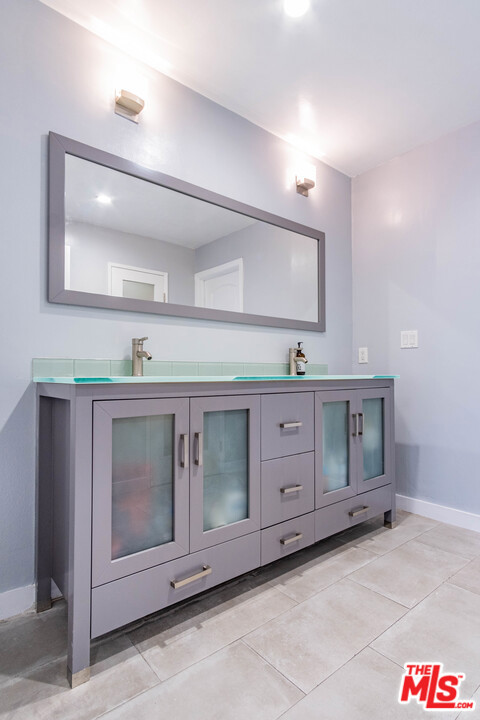 2 Bed Home for Sale in Encino, California