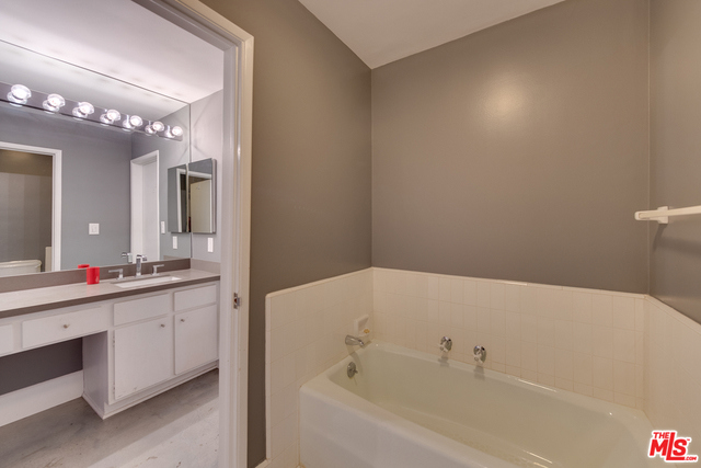 1 Bed Home for Sale in Los Angeles, California