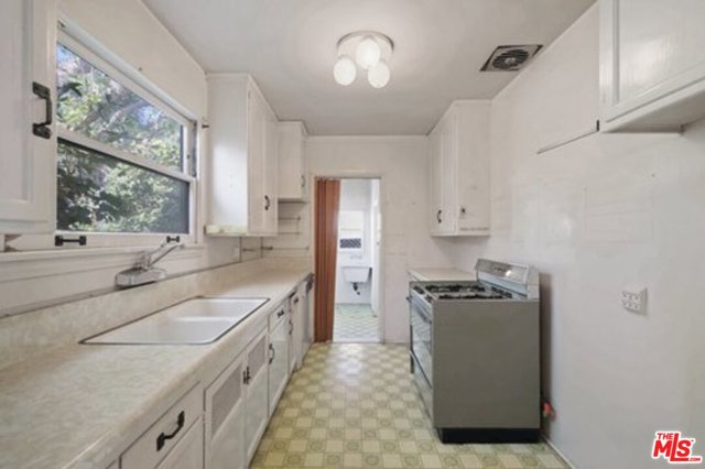 2 Bed Home for Sale in Burbank, California