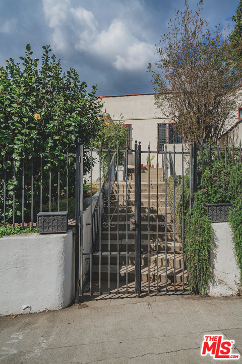  Income Home for Sale in Los Angeles, California