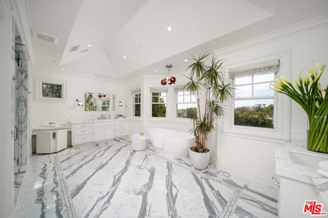 7 Bed Home for Sale in Pacific Palisades, California