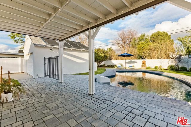 2 Bed Home for Sale in Van Nuys, California