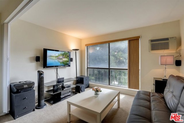 1 Bed Home for Sale in Los Angeles, California
