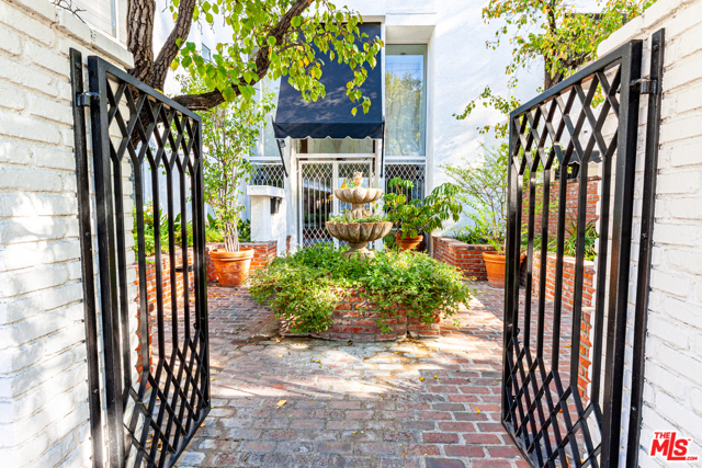 1 Bed Home for Sale in Encino, California
