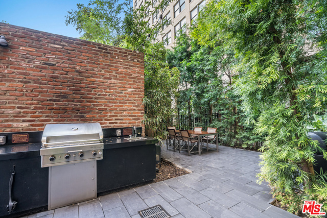1 Bed Home for Sale in Los Angeles, California
