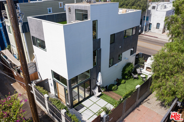 3 Bed Home for Sale in Venice, California