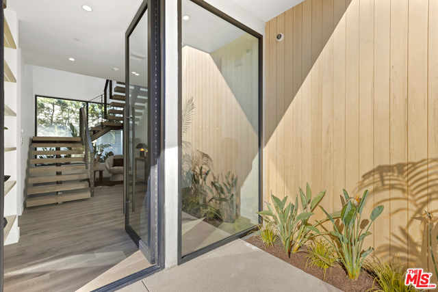 5 Bed Home for Sale in Los Angeles, California