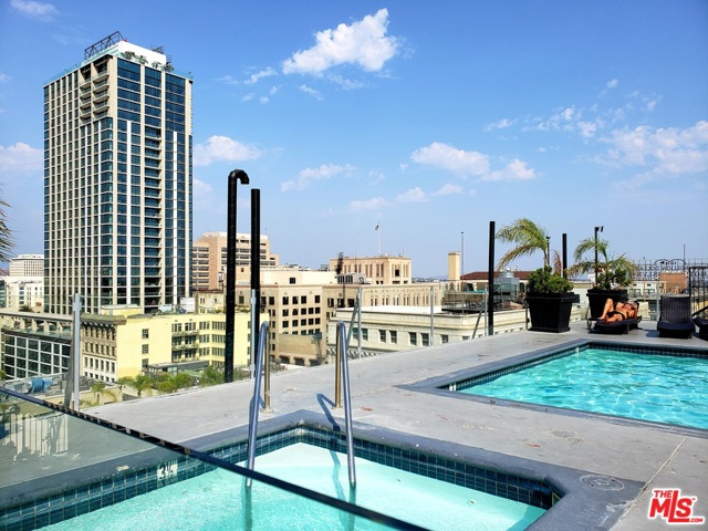 1 Bed Home for Sale in Los Angeles, California