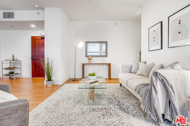 1 Bed Home for Sale in Los Angeles, California