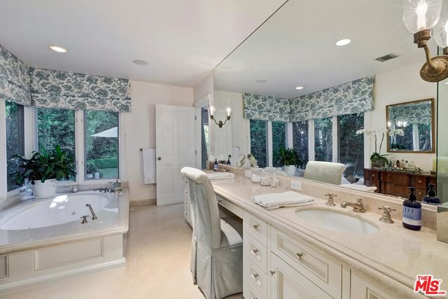 5 Bed Home for Sale in Pacific Palisades, California