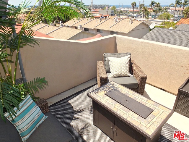 713 JUANITA Avenue, Redondo Beach, California 90277, 3 Bedrooms Bedrooms, ,3 BathroomsBathrooms,Residential,Sold,JUANITA,18338384