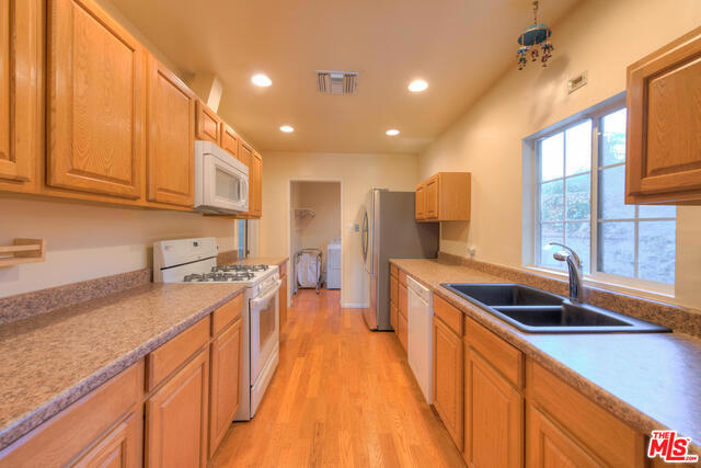 3 Bed Home for Sale in Lake Balboa, California