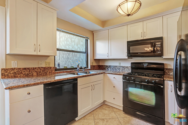 Updated kitchen w/granite counters