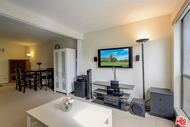 1 Bed Home for Sale in Los Angeles, California