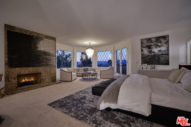 6 Bed Home for Sale in Encino, California