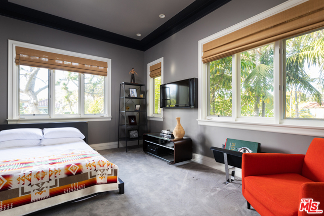 5 Bed Home for Sale in Santa Monica, California