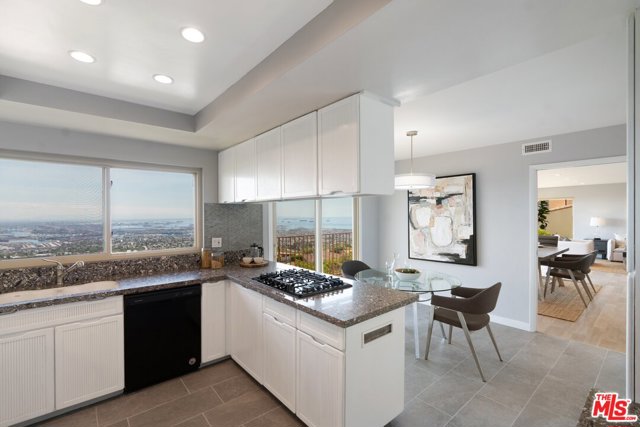 Let's take a look at e oer living area