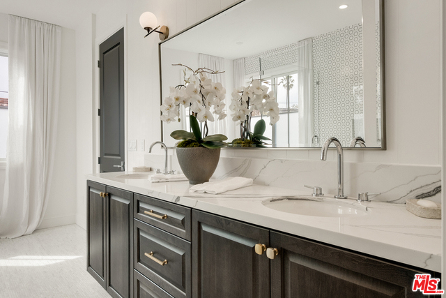 1813 OAK Avenue, Manhattan Beach, California 90266, 5 Bedrooms Bedrooms, ,4 BathroomsBathrooms,Residential,Sold,OAK,19433822