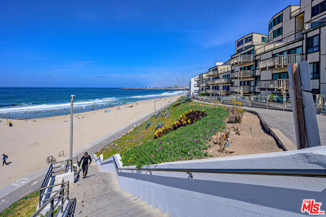555 Esplanade, Redondo Beach, California 90277, 2 Bedrooms Bedrooms, ,2 BathroomsBathrooms,Residential,Sold,Esplanade,21752752