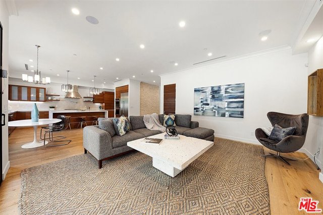 6 Bed Home for Sale in Sherman Oaks, California