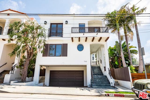 710 8TH Place, Hermosa Beach, California 90254, 4 Bedrooms Bedrooms, ,2 BathroomsBathrooms,Residential,Sold,8TH,20578834